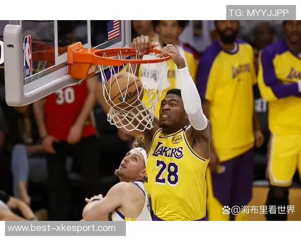 八村塁替补表现出色加强侧翼防守助力其全面提升攻防能力